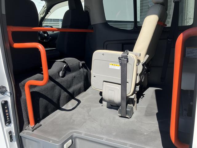 ＮＶ３５０キャラバンバン チェアキャブ車いす１＋１名仕様　４ＷＤ　ディーゼルターボ　車いす用固定装置２基　リヤアームリフト　オートステップ　手摺り　バックカメラ　純正ＳＤナビ　フルセグＴＶ　ドライブレコーダー　エマージェンシーブレーキ　キーレス（15枚目）