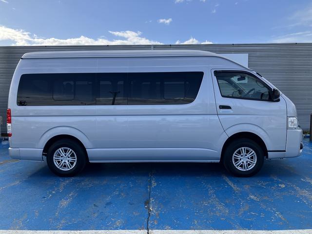 ハイエースコミューター スーパーロングＧＬ　４ＷＤ　車いす用固定装置４基　リヤリフト　オートステップ　出てくる手摺り　パワースライドドア　純正ナビ・ＴＶ　バックカメラ　純正ドラレコ　ＥＴＣ　エンジンスターター　ＧＰＳ＆レーダー探知機　社外ＡＷ（5枚目）