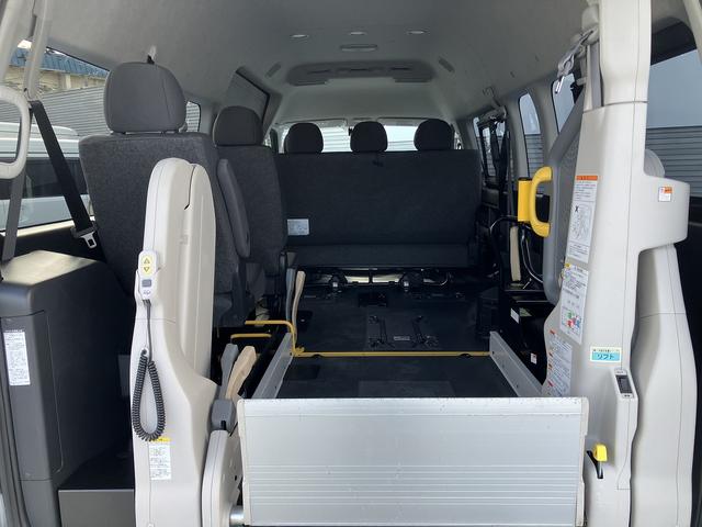 ハイエースコミューター スーパーロングＧＬ　４ＷＤ　車いす用固定装置４基　リヤリフト　オートステップ　出てくる手摺り　パワースライドドア　純正ナビ・ＴＶ　バックカメラ　純正ドラレコ　ＥＴＣ　エンジンスターター　ＧＰＳ＆レーダー探知機　社外ＡＷ（12枚目）