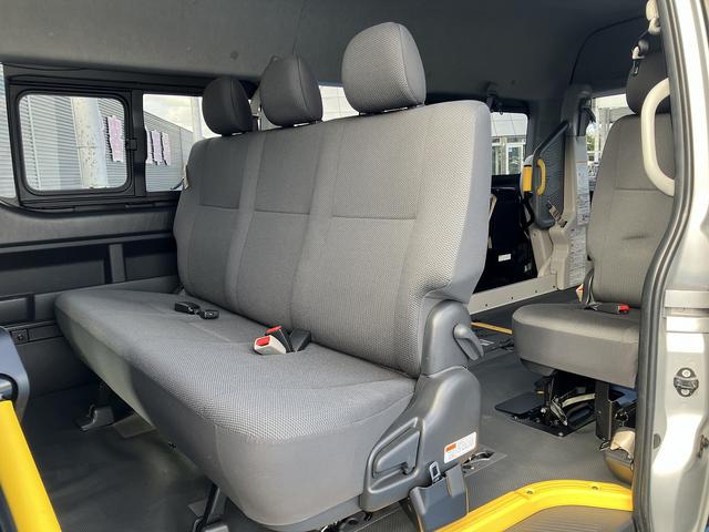 ハイエースコミューター スーパーロングＧＬ　４ＷＤ　車いす用固定装置４基　リヤリフト　オートステップ　出てくる手摺り　パワースライドドア　純正ナビ・ＴＶ　バックカメラ　純正ドラレコ　ＥＴＣ　エンジンスターター　ＧＰＳ＆レーダー探知機　社外ＡＷ（17枚目）