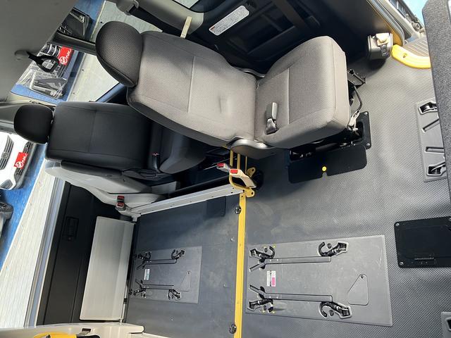 ハイエースコミューター スーパーロングＧＬ　４ＷＤ　車いす用固定装置４基　リヤリフト　オートステップ　出てくる手摺り　パワースライドドア　純正ナビ・ＴＶ　バックカメラ　純正ドラレコ　ＥＴＣ　エンジンスターター　ＧＰＳ＆レーダー探知機　社外ＡＷ（18枚目）