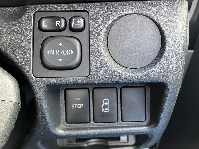 ハイエースコミューター スーパーロングＧＬ　４ＷＤ　車いす用固定装置４基　リヤリフト　オートステップ　出てくる手摺り　パワースライドドア　純正ナビ・ＴＶ　バックカメラ　純正ドラレコ　ＥＴＣ　エンジンスターター　ＧＰＳ＆レーダー探知機　社外ＡＷ（22枚目）