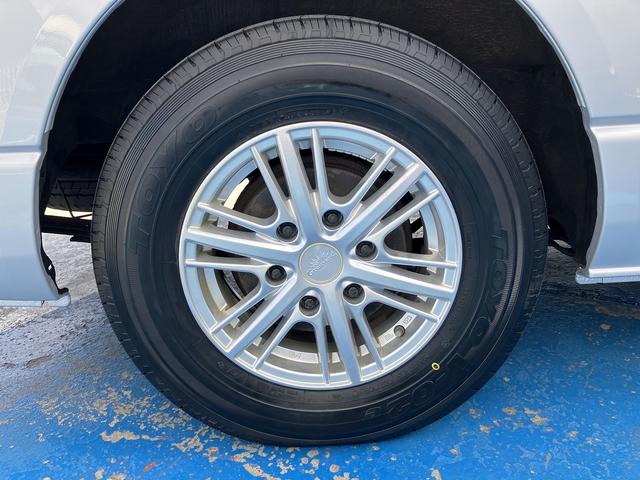 ハイエースコミューター スーパーロングＧＬ　４ＷＤ　車いす用固定装置４基　リヤリフト　オートステップ　出てくる手摺り　パワースライドドア　純正ナビ・ＴＶ　バックカメラ　純正ドラレコ　ＥＴＣ　エンジンスターター　ＧＰＳ＆レーダー探知機　社外ＡＷ（42枚目）