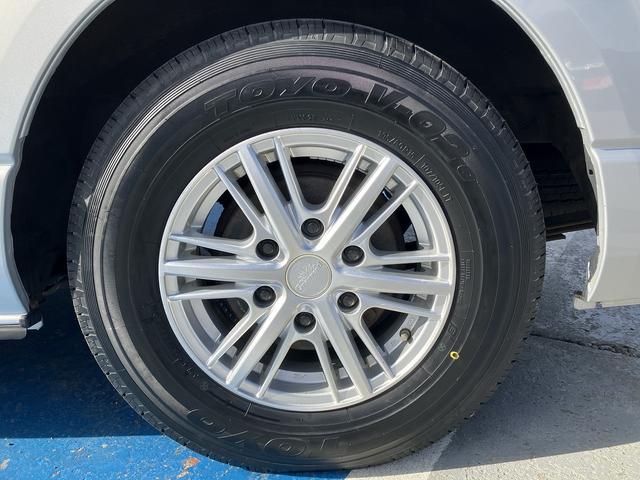 ハイエースコミューター スーパーロングＧＬ　４ＷＤ　車いす用固定装置４基　リヤリフト　オートステップ　出てくる手摺り　パワースライドドア　純正ナビ・ＴＶ　バックカメラ　純正ドラレコ　ＥＴＣ　エンジンスターター　ＧＰＳ＆レーダー探知機　社外ＡＷ（44枚目）