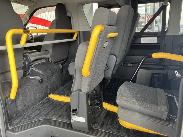 ハイエースバン ウェルキャブＢタイプ　４ＷＤ　ディーゼルターボ　トヨタセーフティセンス　車いす用固定装置２基　リモコン付き電動スイングアームリフト　オートステップ　手摺り　純正ナビ・ＴＶ　バックカメラ　純正ドライブレコーダー　キーレス（15枚目）