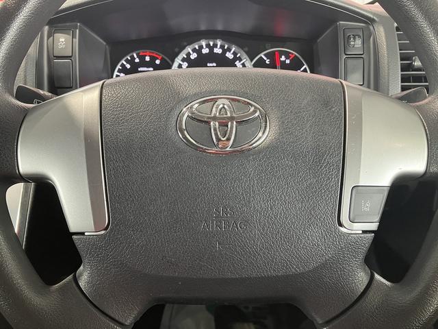 ハイエースバン ウェルキャブＢタイプ　４ＷＤ　ディーゼルターボ　トヨタセーフティセンス　車いす用固定装置２基　リモコン付き電動スイングアームリフト　オートステップ　手摺り　純正ナビ・ＴＶ　バックカメラ　純正ドライブレコーダー　キーレス（29枚目）