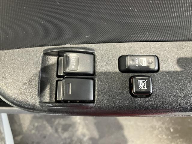 ハイエースバン ウェルキャブＢタイプ　４ＷＤ　ディーゼルターボ　トヨタセーフティセンス　車いす用固定装置２基　リモコン付き電動スイングアームリフト　オートステップ　手摺り　純正ナビ・ＴＶ　バックカメラ　純正ドライブレコーダー　キーレス（33枚目）