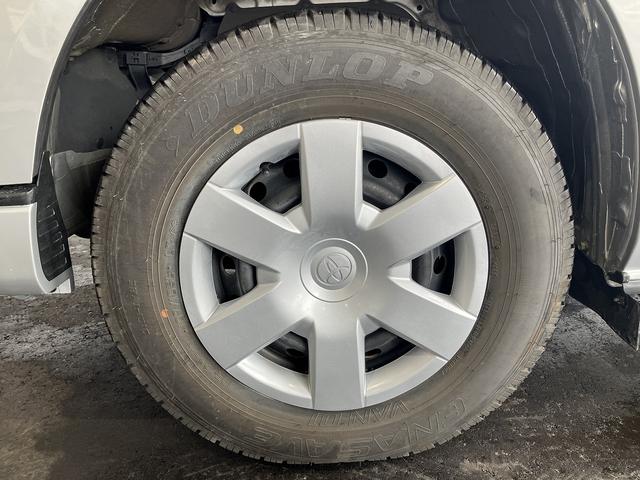 ハイエースバン ウェルキャブＢタイプ　４ＷＤ　ディーゼルターボ　トヨタセーフティセンス　車いす用固定装置２基　リモコン付き電動スイングアームリフト　オートステップ　手摺り　純正ナビ・ＴＶ　バックカメラ　純正ドライブレコーダー　キーレス（40枚目）