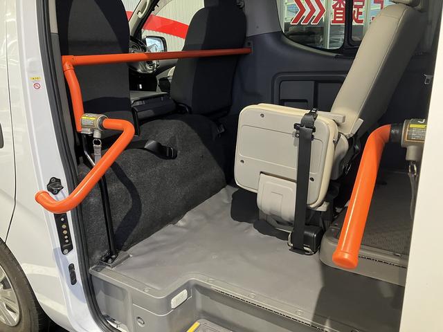 ＮＶ３５０キャラバンバン チェアキャブ車いす２名仕様　４ＷＤ　ディーゼルターボ　車いす用固定装置２基　リヤアームリフト　オートステップ　手摺り　３６０度アラウンドビューモニター　社外ナビ・ＴＶ　ＥＴＣ　社外エンスタ　ＬＥＤライト・ルームランプ（14枚目）