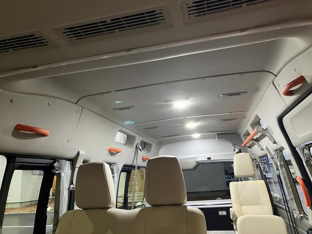 ＮＶ３５０キャラバンバン チェアキャブ車いす２名仕様　４ＷＤ　ディーゼルターボ　車いす用固定装置２基　リヤアームリフト　オートステップ　手摺り　３６０度アラウンドビューモニター　社外ナビ・ＴＶ　ＥＴＣ　社外エンスタ　ＬＥＤライト・ルームランプ（17枚目）