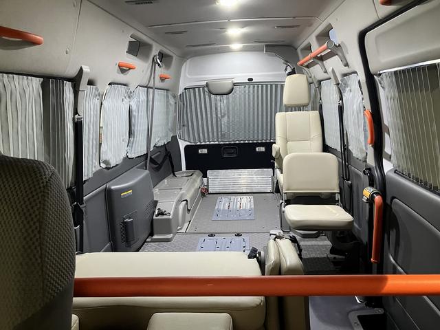ＮＶ３５０キャラバンバン チェアキャブ車いす２名仕様　４ＷＤ　ディーゼルターボ　車いす用固定装置２基　リヤアームリフト　オートステップ　手摺り　３６０度アラウンドビューモニター　社外ナビ・ＴＶ　ＥＴＣ　社外エンスタ　ＬＥＤライト・ルームランプ（18枚目）
