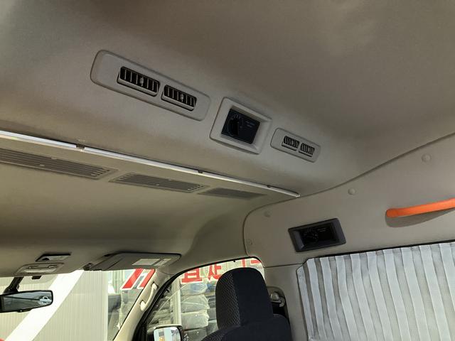 ＮＶ３５０キャラバンバン チェアキャブ車いす２名仕様　４ＷＤ　ディーゼルターボ　車いす用固定装置２基　リヤアームリフト　オートステップ　手摺り　３６０度アラウンドビューモニター　社外ナビ・ＴＶ　ＥＴＣ　社外エンスタ　ＬＥＤライト・ルームランプ（19枚目）