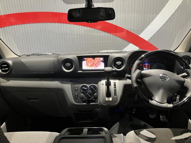 ＮＶ３５０キャラバンバン チェアキャブ車いす２名仕様　４ＷＤ　ディーゼルターボ　車いす用固定装置２基　リヤアームリフト　オートステップ　手摺り　３６０度アラウンドビューモニター　社外ナビ・ＴＶ　ＥＴＣ　社外エンスタ　ＬＥＤライト・ルームランプ（20枚目）