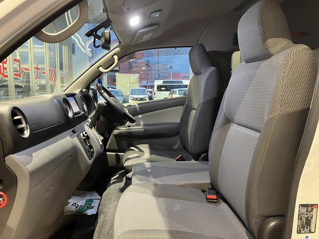 ＮＶ３５０キャラバンバン チェアキャブ車いす２名仕様　４ＷＤ　ディーゼルターボ　車いす用固定装置２基　リヤアームリフト　オートステップ　手摺り　３６０度アラウンドビューモニター　社外ナビ・ＴＶ　ＥＴＣ　社外エンスタ　ＬＥＤライト・ルームランプ（36枚目）