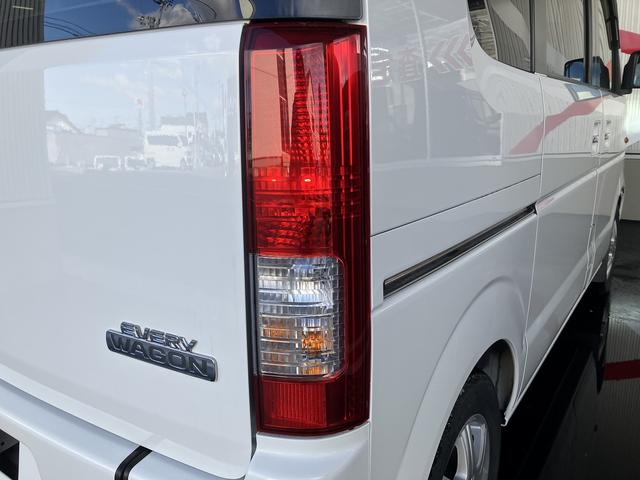 右テールランプです。