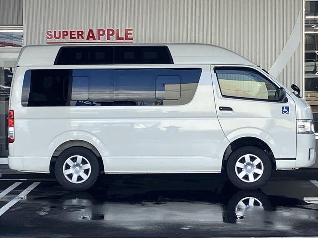 ハイエースバン ウェルキャブBタイプ 4WD ディーゼルターボ トヨタセーフティセンス 車いす用固定装置2基 リモコン付き電動スイングアームリフト オートステップ 手摺り 純正ナビ ワンセグTV バックカメラ ドライブレコーダー キーレス(5枚目)