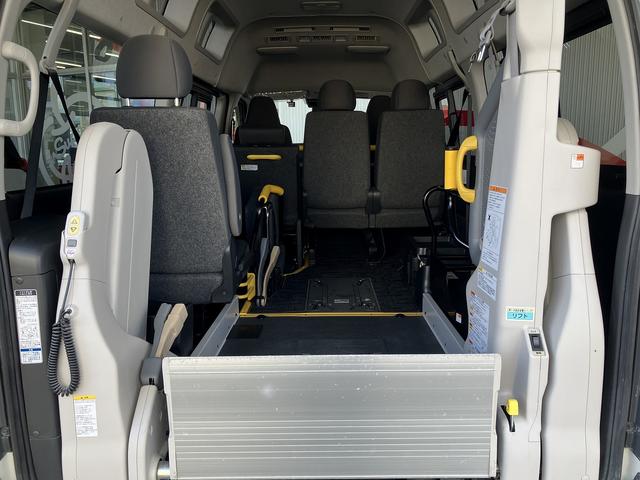 ハイエースバン ウェルキャブBタイプ 4WD ディーゼルターボ トヨタセーフティセンス 車いす用固定装置2基 リモコン付き電動スイングアームリフト オートステップ 手摺り 純正ナビ ワンセグTV バックカメラ ドライブレコーダー キーレス(11枚目)
