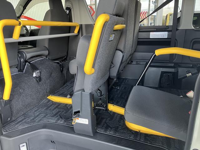 ハイエースバン ウェルキャブBタイプ 4WD ディーゼルターボ トヨタセーフティセンス 車いす用固定装置2基 リモコン付き電動スイングアームリフト オートステップ 手摺り 純正ナビ ワンセグTV バックカメラ ドライブレコーダー キーレス(15枚目)
