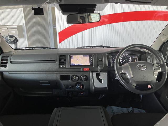 ハイエースバン ウェルキャブBタイプ 4WD ディーゼルターボ トヨタセーフティセンス 車いす用固定装置2基 リモコン付き電動スイングアームリフト オートステップ 手摺り 純正ナビ ワンセグTV バックカメラ ドライブレコーダー キーレス(19枚目)