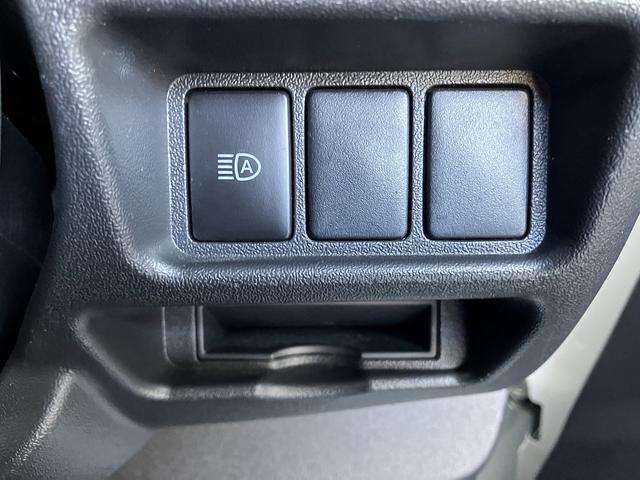 ハイエースバン ウェルキャブBタイプ 4WD ディーゼルターボ トヨタセーフティセンス 車いす用固定装置2基 リモコン付き電動スイングアームリフト オートステップ 手摺り 純正ナビ ワンセグTV バックカメラ ドライブレコーダー キーレス(21枚目)