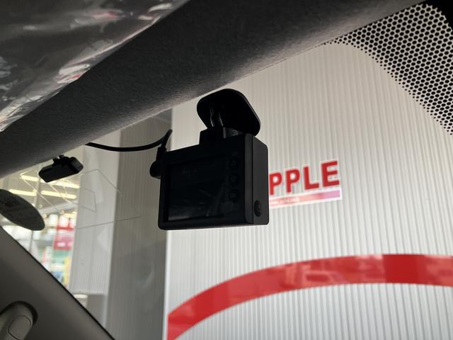 ハイエースバン ウェルキャブBタイプ 4WD ディーゼルターボ トヨタセーフティセンス 車いす用固定装置2基 リモコン付き電動スイングアームリフト オートステップ 手摺り 純正ナビ ワンセグTV バックカメラ ドライブレコーダー キーレス(23枚目)