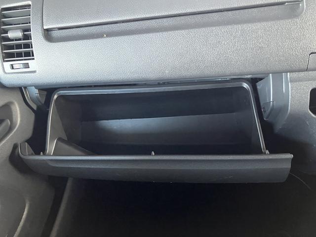 ハイエースバン ウェルキャブBタイプ 4WD ディーゼルターボ トヨタセーフティセンス 車いす用固定装置2基 リモコン付き電動スイングアームリフト オートステップ 手摺り 純正ナビ ワンセグTV バックカメラ ドライブレコーダー キーレス(28枚目)