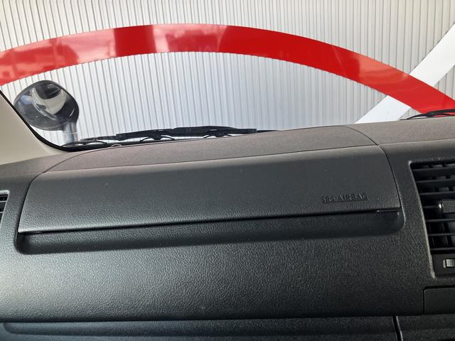 ハイエースバン ウェルキャブBタイプ 4WD ディーゼルターボ トヨタセーフティセンス 車いす用固定装置2基 リモコン付き電動スイングアームリフト オートステップ 手摺り 純正ナビ ワンセグTV バックカメラ ドライブレコーダー キーレス(30枚目)