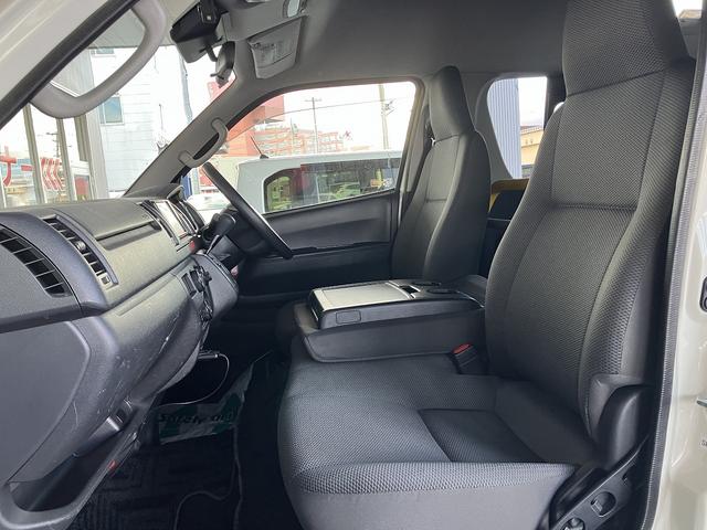 ハイエースバン ウェルキャブBタイプ 4WD ディーゼルターボ トヨタセーフティセンス 車いす用固定装置2基 リモコン付き電動スイングアームリフト オートステップ 手摺り 純正ナビ ワンセグTV バックカメラ ドライブレコーダー キーレス(33枚目)