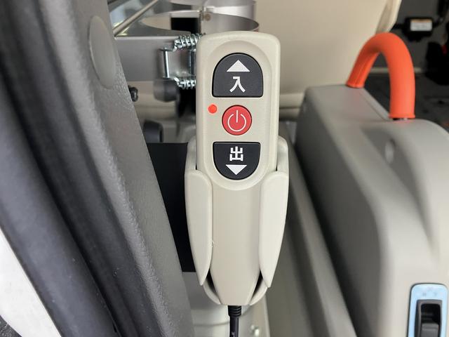 NV350キャラバンバン チェアキャブ車いす1+1名仕様 4WD 車いす用固定装置2基 リヤアームリフト ストレッチャー付属 ストレッチャー固定装置 酸素ボンベ固定金具 点滴フック オートステップ 手摺り パワースライドドア アラウンドビューモニター(10枚目)