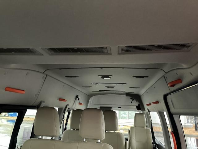 NV350キャラバンバン チェアキャブ車いす1+1名仕様 4WD 車いす用固定装置2基 リヤアームリフト ストレッチャー付属 ストレッチャー固定装置 酸素ボンベ固定金具 点滴フック オートステップ 手摺り パワースライドドア アラウンドビューモニター(18枚目)