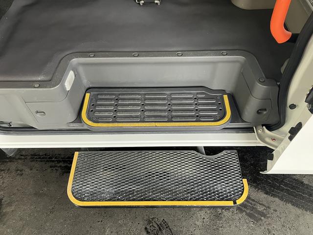 NV350キャラバンバン チェアキャブ車いす1+1名仕様 4WD 車いす用固定装置2基 リヤアームリフト ストレッチャー付属 ストレッチャー固定装置 酸素ボンベ固定金具 点滴フック オートステップ 手摺り パワースライドドア アラウンドビューモニター(19枚目)
