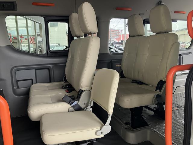 NV350キャラバンバン チェアキャブ車いす1+1名仕様 4WD 車いす用固定装置2基 リヤアームリフト ストレッチャー付属 ストレッチャー固定装置 酸素ボンベ固定金具 点滴フック オートステップ 手摺り パワースライドドア アラウンドビューモニター(21枚目)