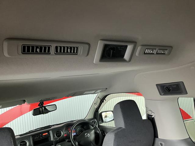 NV350キャラバンバン チェアキャブ車いす1+1名仕様 4WD 車いす用固定装置2基 リヤアームリフト ストレッチャー付属 ストレッチャー固定装置 酸素ボンベ固定金具 点滴フック オートステップ 手摺り パワースライドドア アラウンドビューモニター(23枚目)