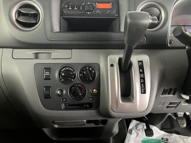 NV350キャラバンバン チェアキャブ車いす1+1名仕様 4WD 車いす用固定装置2基 リヤアームリフト ストレッチャー付属 ストレッチャー固定装置 酸素ボンベ固定金具 点滴フック オートステップ 手摺り パワースライドドア アラウンドビューモニター(30枚目)