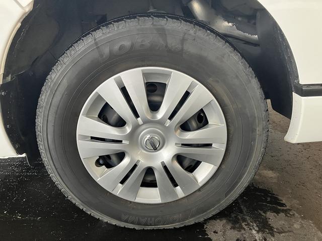 NV350キャラバンバン チェアキャブ車いす1+1名仕様 4WD 車いす用固定装置2基 リヤアームリフト ストレッチャー付属 ストレッチャー固定装置 酸素ボンベ固定金具 点滴フック オートステップ 手摺り パワースライドドア アラウンドビューモニター(39枚目)