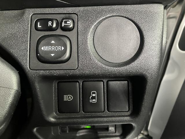 ハイエースバン 4WD トヨタセーフティセンス 車いす固定装置 リヤリフト オートステップ 手摺り パワースライドドア バックカメラ 純正ナビ ワンセグTV ドライブレコーダー ETC AC100Vコンセント(21枚目)