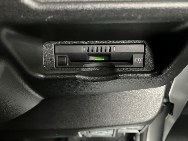 ハイエースバン 4WD トヨタセーフティセンス 車いす固定装置 リヤリフト オートステップ 手摺り パワースライドドア バックカメラ 純正ナビ ワンセグTV ドライブレコーダー ETC AC100Vコンセント(22枚目)
