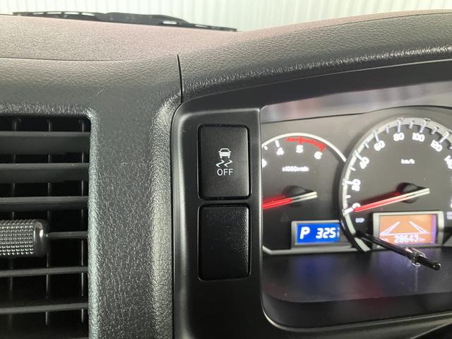 ハイエースバン 4WD トヨタセーフティセンス 車いす固定装置 リヤリフト オートステップ 手摺り パワースライドドア バックカメラ 純正ナビ ワンセグTV ドライブレコーダー ETC AC100Vコンセント(23枚目)