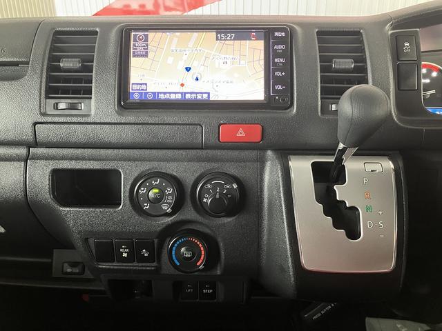 ハイエースバン 4WD トヨタセーフティセンス 車いす固定装置 リヤリフト オートステップ 手摺り パワースライドドア バックカメラ 純正ナビ ワンセグTV ドライブレコーダー ETC AC100Vコンセント(29枚目)