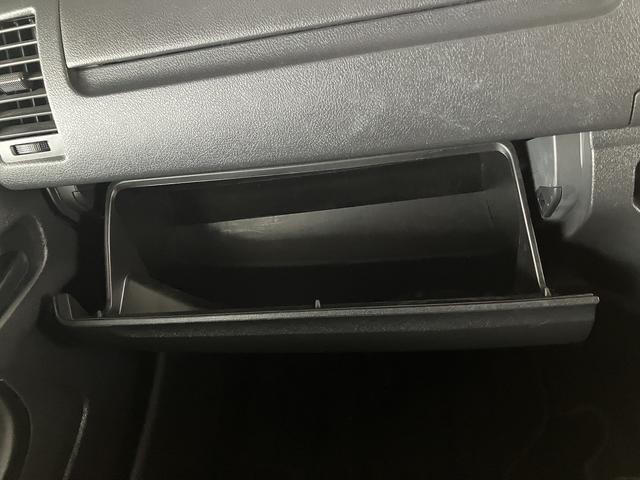 ハイエースバン 4WD トヨタセーフティセンス 車いす固定装置 リヤリフト オートステップ 手摺り パワースライドドア バックカメラ 純正ナビ ワンセグTV ドライブレコーダー ETC AC100Vコンセント(30枚目)