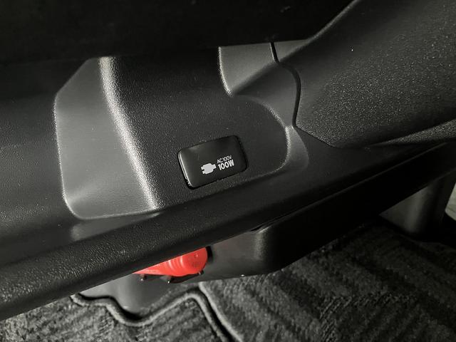 ハイエースバン 4WD トヨタセーフティセンス 車いす固定装置 リヤリフト オートステップ 手摺り パワースライドドア バックカメラ 純正ナビ ワンセグTV ドライブレコーダー ETC AC100Vコンセント(31枚目)