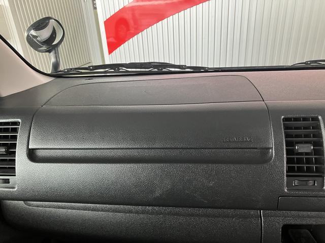ハイエースバン 4WD トヨタセーフティセンス 車いす固定装置 リヤリフト オートステップ 手摺り パワースライドドア バックカメラ 純正ナビ ワンセグTV ドライブレコーダー ETC AC100Vコンセント(33枚目)
