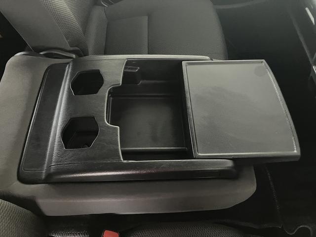 ハイエースバン 4WD トヨタセーフティセンス 車いす固定装置 リヤリフト オートステップ 手摺り パワースライドドア バックカメラ 純正ナビ ワンセグTV ドライブレコーダー ETC AC100Vコンセント(34枚目)