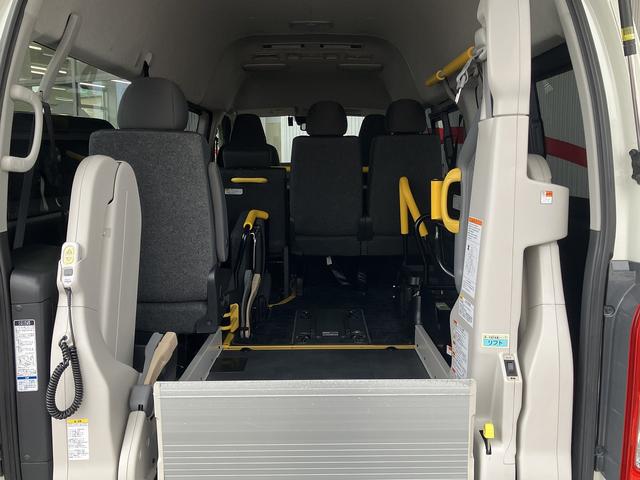 ハイエースバン ウェルキャブBタイプ 4WD ディーゼルターボ トヨタセーフティセンス 車いす用固定装置2基 リヤアームリフト オートステップ 手摺り パワースライドドア バックカメラ 純正ナビ ワンセグTV 純正ドライブレコーダー(11枚目)