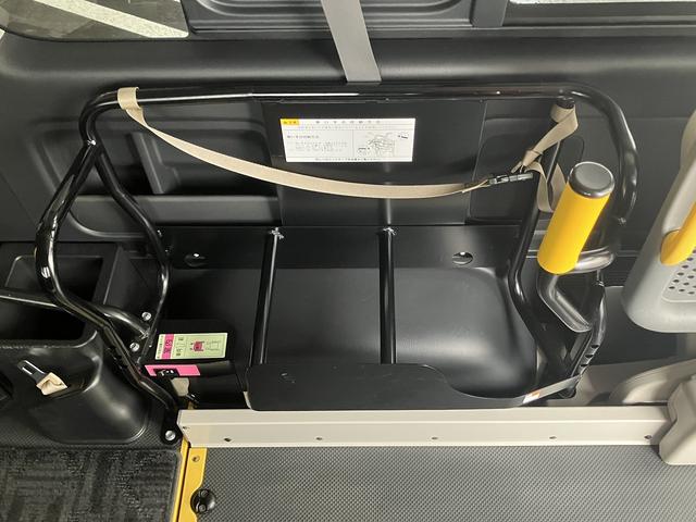 ハイエースバン ウェルキャブBタイプ 4WD ディーゼルターボ トヨタセーフティセンス 車いす用固定装置2基 リヤアームリフト オートステップ 手摺り パワースライドドア バックカメラ 純正ナビ ワンセグTV 純正ドライブレコーダー(13枚目)