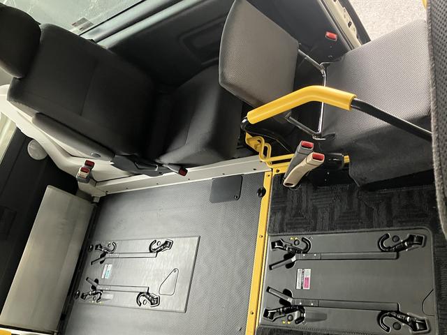 ハイエースバン ウェルキャブBタイプ 4WD ディーゼルターボ トヨタセーフティセンス 車いす用固定装置2基 リヤアームリフト オートステップ 手摺り パワースライドドア バックカメラ 純正ナビ ワンセグTV 純正ドライブレコーダー(17枚目)