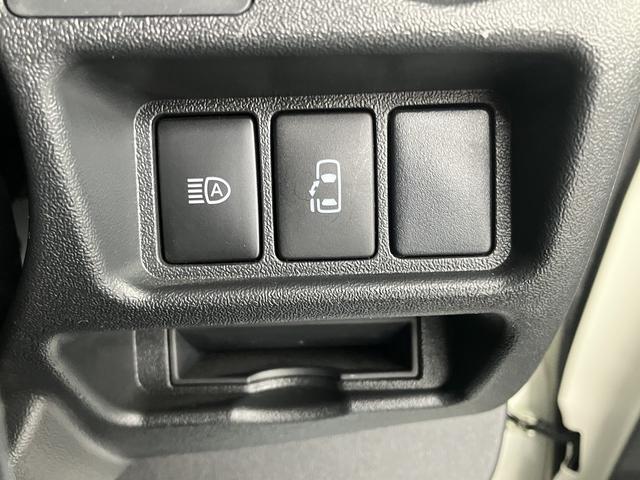 ハイエースバン ウェルキャブBタイプ 4WD ディーゼルターボ トヨタセーフティセンス 車いす用固定装置2基 リヤアームリフト オートステップ 手摺り パワースライドドア バックカメラ 純正ナビ ワンセグTV 純正ドライブレコーダー(21枚目)