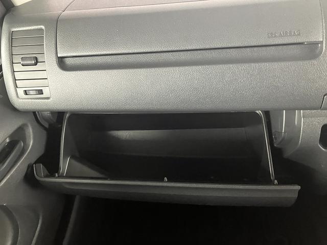 ハイエースバン ウェルキャブBタイプ 4WD ディーゼルターボ トヨタセーフティセンス 車いす用固定装置2基 リヤアームリフト オートステップ 手摺り パワースライドドア バックカメラ 純正ナビ ワンセグTV 純正ドライブレコーダー(28枚目)