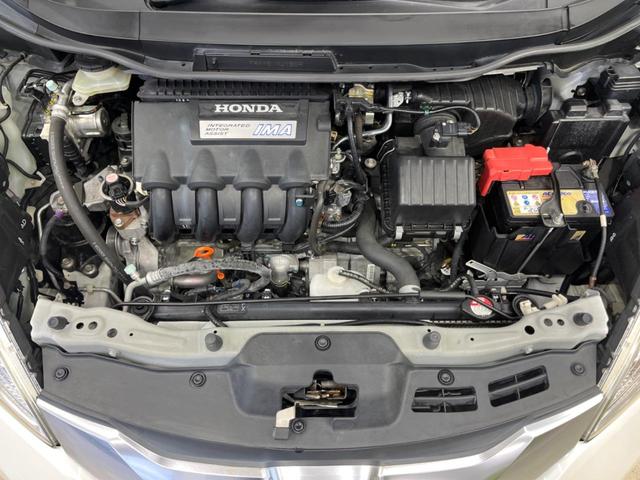 フィットシャトルハイブリッド ハイブリッド・スマートセレクション　純正９インチナビ　バックカメラ　禁煙車　ハーフレザーシート　シートヒーター　ＨＩＤヘッド　ＥＴＣ　クルコン　オートライト　オートエアコン　純正１５インチＡＷ　ＣＤ／ＤＶＤ再生　フルセグ　革巻ハンドル（18枚目）