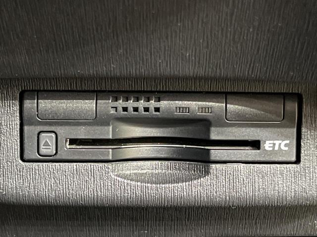 プリウス Ｓ　後期　純正ナビ　バックカメラ　禁煙車　スマートキー　ＨＩＤヘッド　ビルトインＥＴＣ　純正１５インチアルミ　オートライト　オートエアコン　ＣＤ　地デジ　ステアリングスイッチ　トラクションコントロール（5枚目）